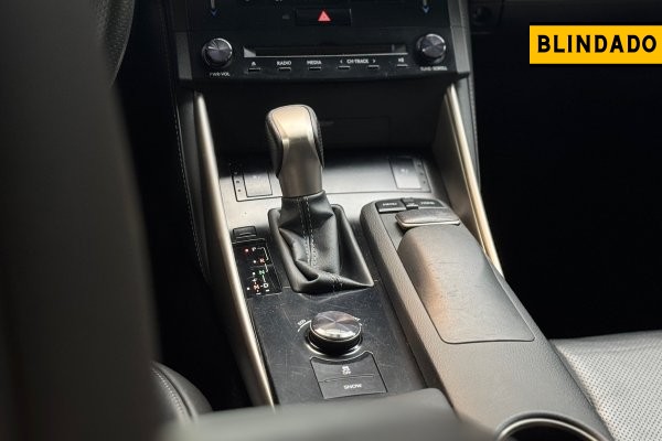 LEXUS IS250 F-SPORT 2.5 V6 24V GASOLINA 4P AUTOMÁTICO 2013/2014